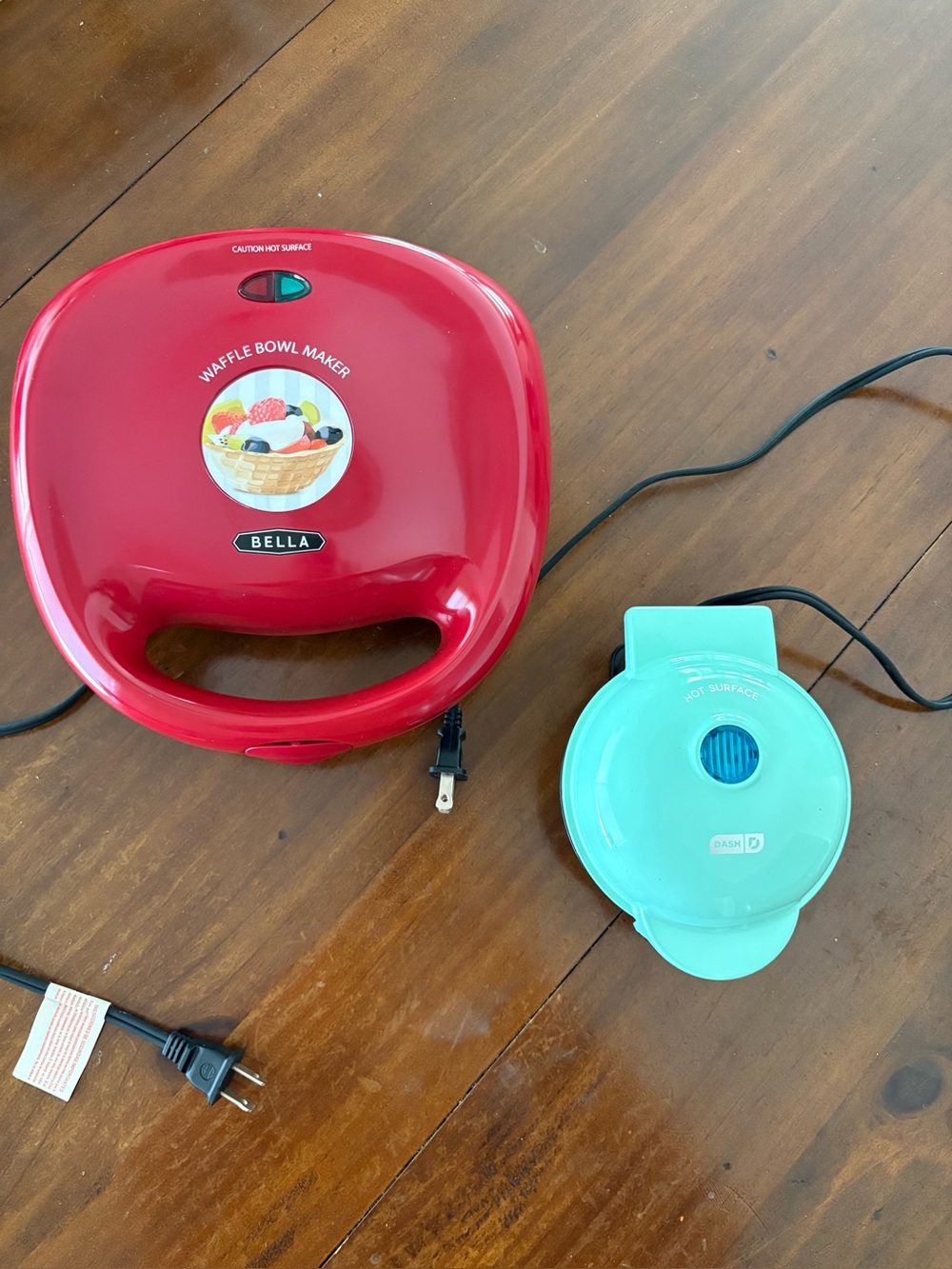 BUNDLE! DASH MINI Mint Green Mini Pie Maker & Bella Double Waffle Bowl maker.